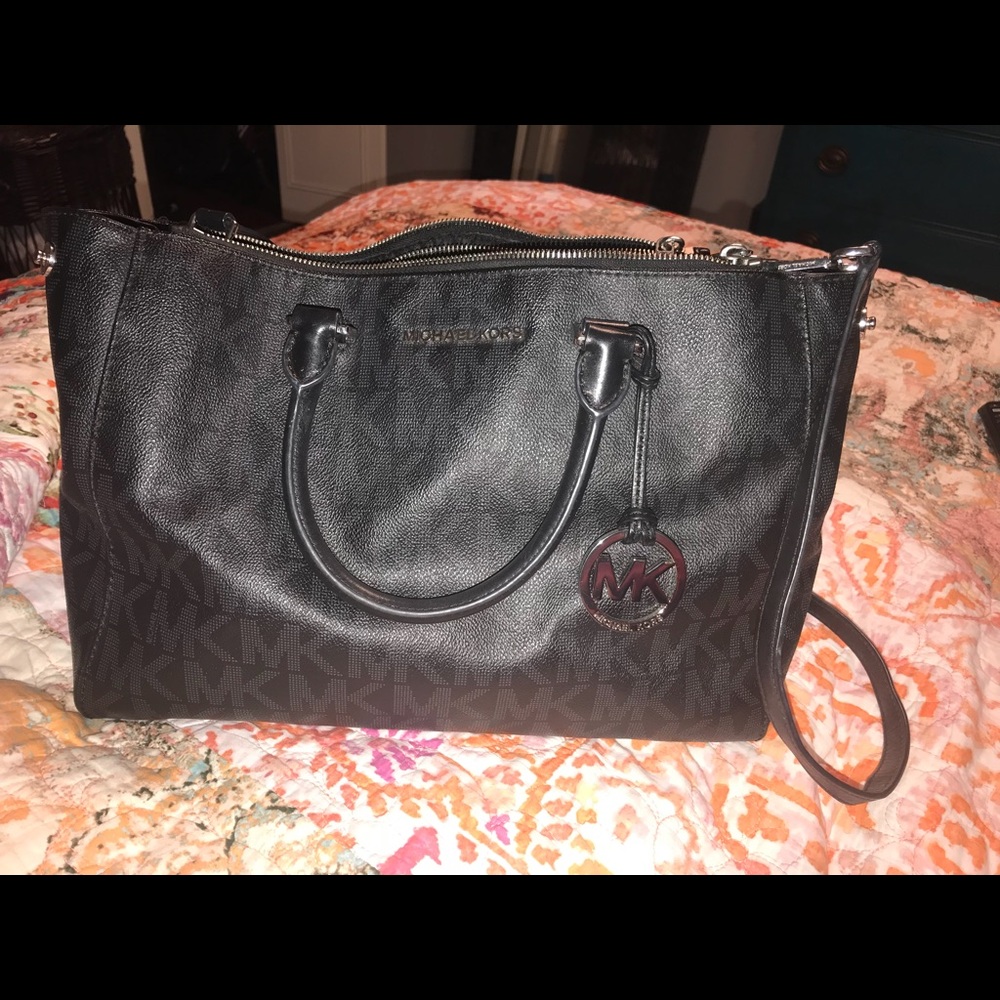 Black Michael Kors Purse With Strap